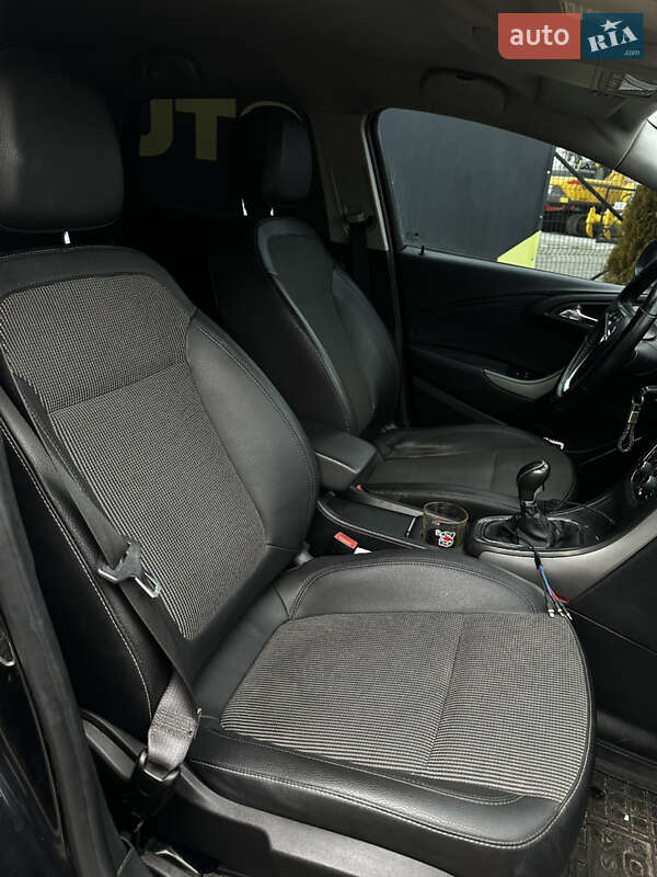 Універсал Opel Astra 2011 в Львові