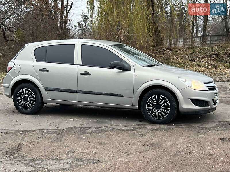 Хетчбек Opel Astra 2007 в Шептицькому