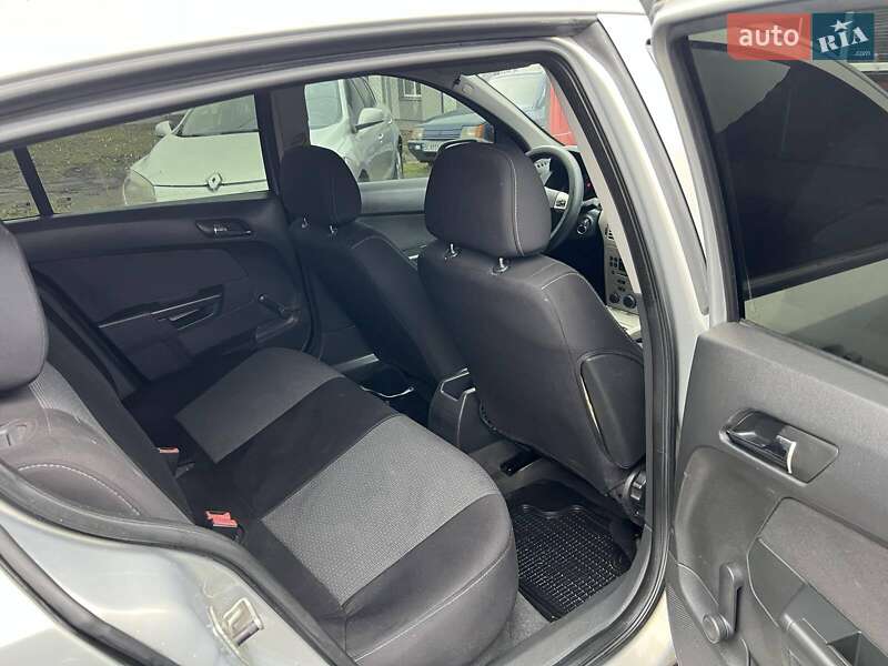 Хетчбек Opel Astra 2007 в Шептицькому