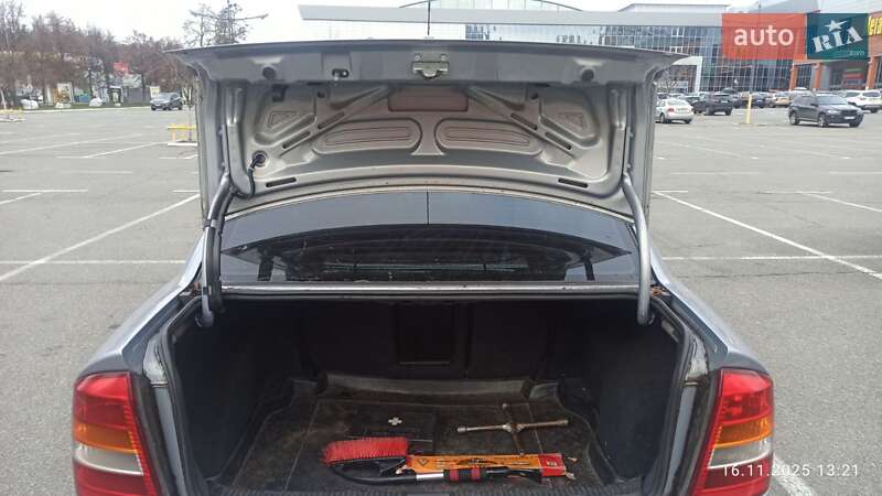 Седан Opel Astra 2000 в Броварах