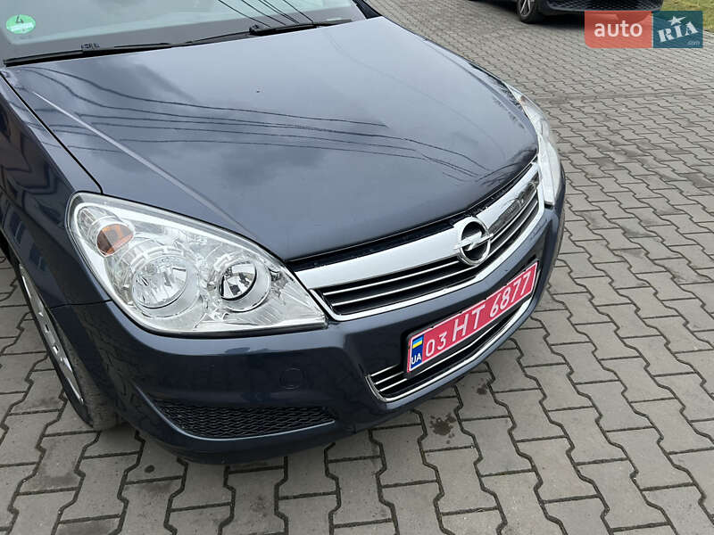 Універсал Opel Astra 2008 в Луцьку