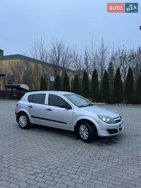 Хэтчбек Opel Astra 2006 в Ровно
