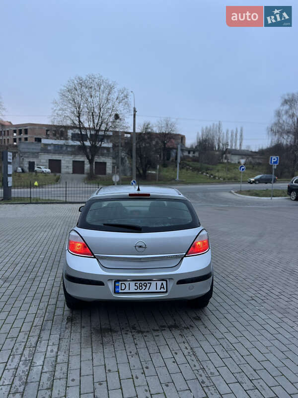 Хэтчбек Opel Astra 2006 в Ровно