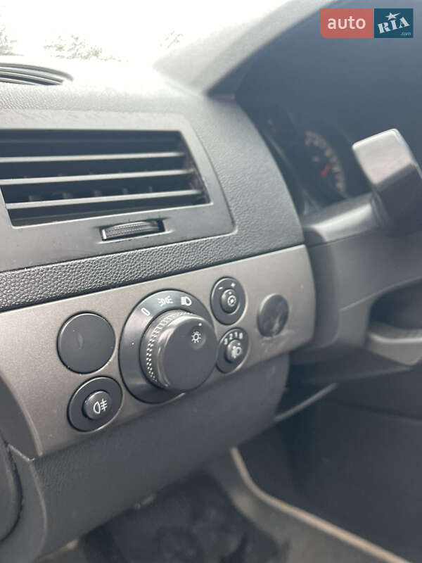 Хэтчбек Opel Astra 2006 в Ровно