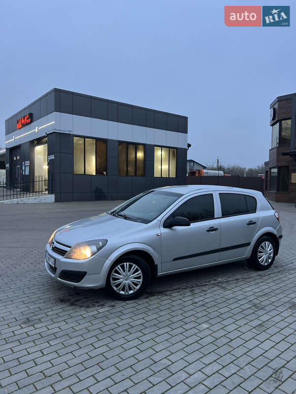 Хэтчбек Opel Astra 2006 в Ровно
