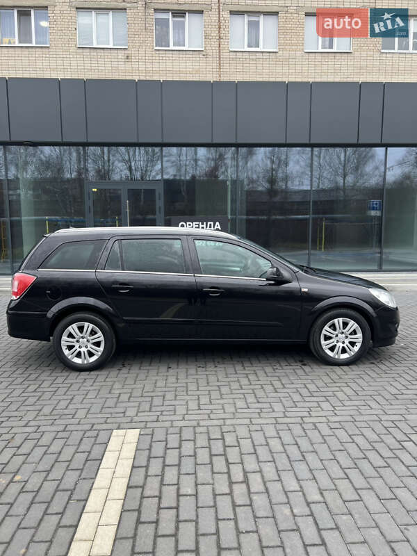 Универсал Opel Astra 2010 в Луцке