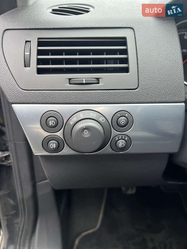 Универсал Opel Astra 2010 в Луцке