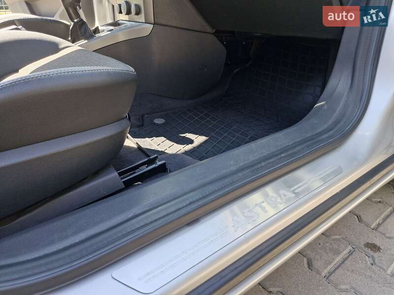 Универсал Opel Astra 2006 в Сумах