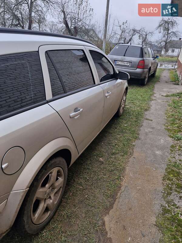Универсал Opel Astra 2004 в Маневичах