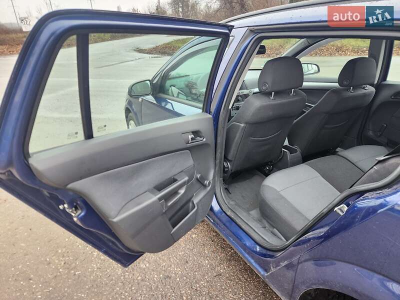 Универсал Opel Astra 2006 в Полтаве