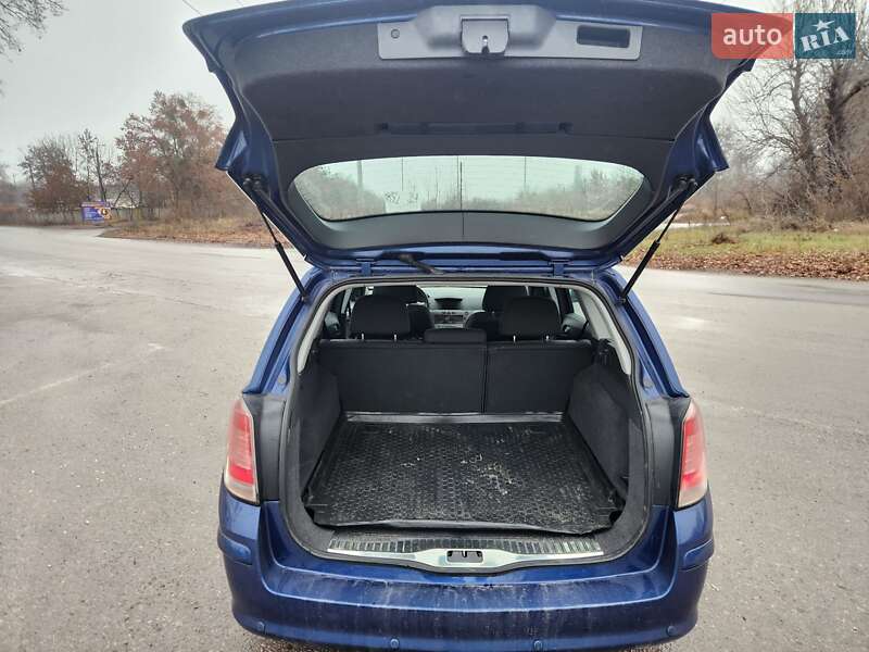 Универсал Opel Astra 2006 в Полтаве