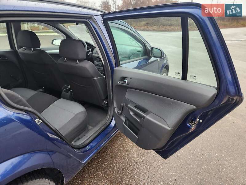 Универсал Opel Astra 2006 в Полтаве