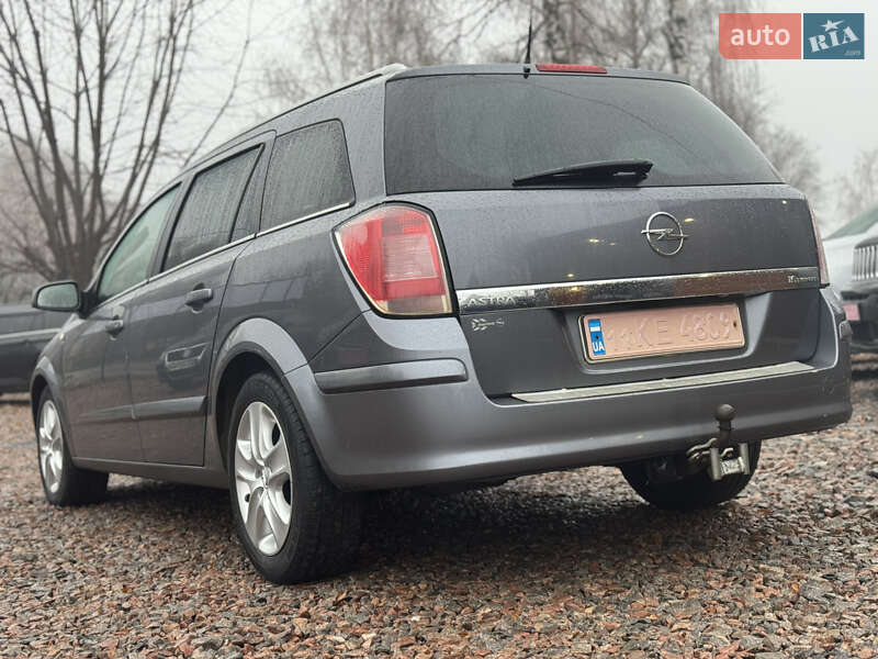 Універсал Opel Astra 2006 в Лубнах