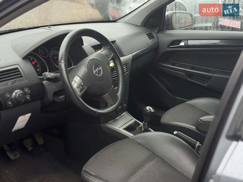 Універсал Opel Astra 2006 в Лубнах