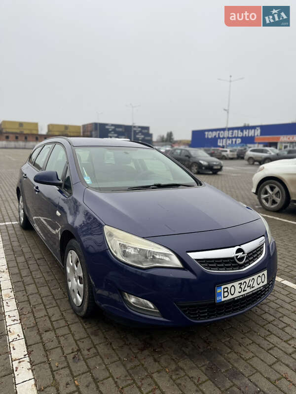 Универсал Opel Astra 2011 в Тернополе