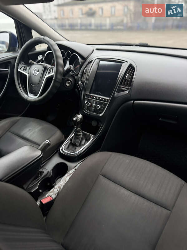 Универсал Opel Astra 2011 в Тернополе