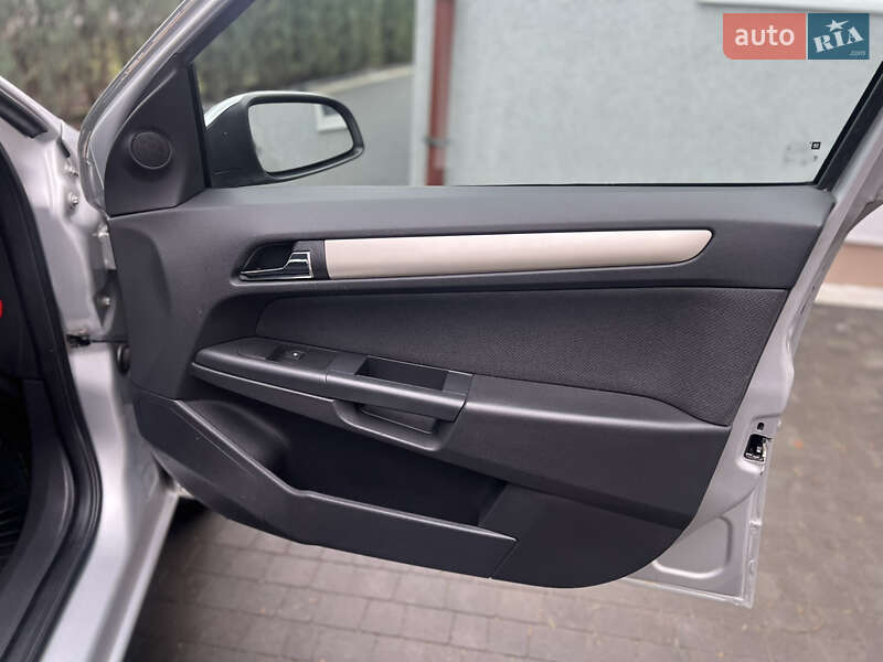 Універсал Opel Astra 2007 в Івано-Франківську