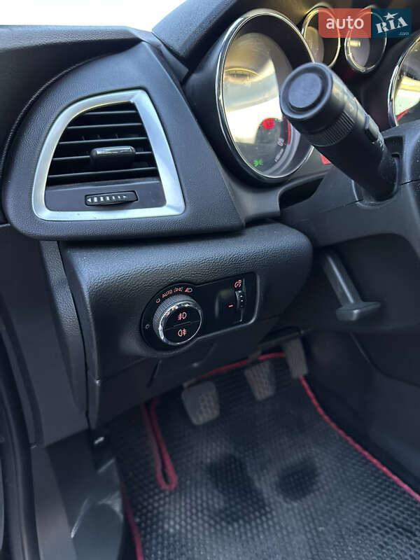 Універсал Opel Astra 2013 в Житомирі