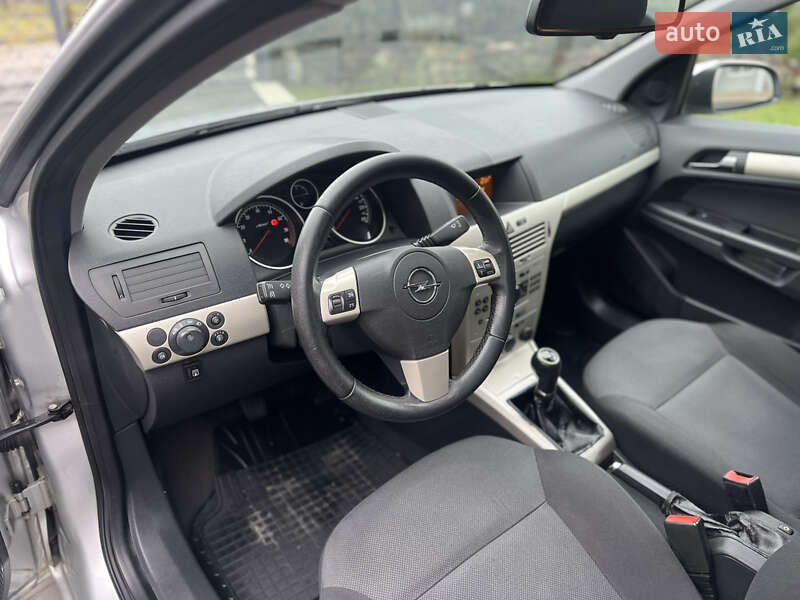 Універсал Opel Astra 2007 в Івано-Франківську