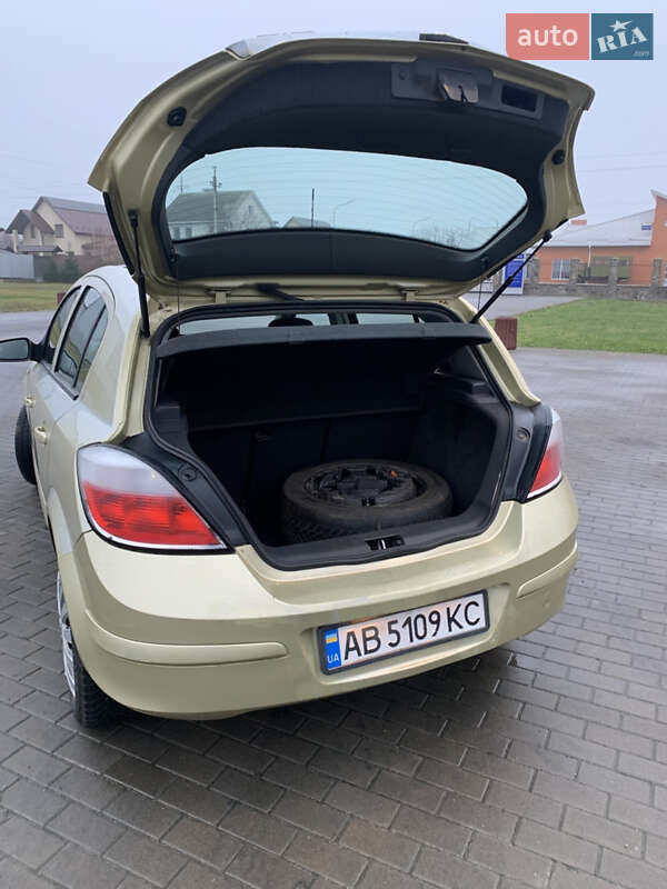 Хэтчбек Opel Astra 2004 в Виннице