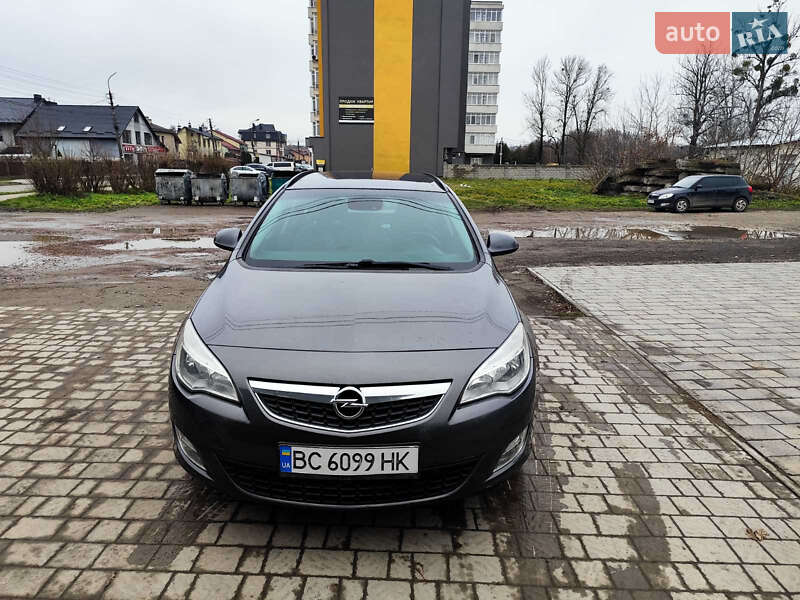 Opel Astra 2011 Opel Astra 2011