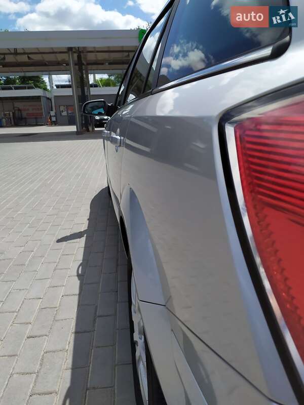 Універсал Opel Astra 2005 в Самборі