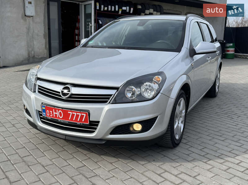Opel Astra 2010 Opel Astra 2010