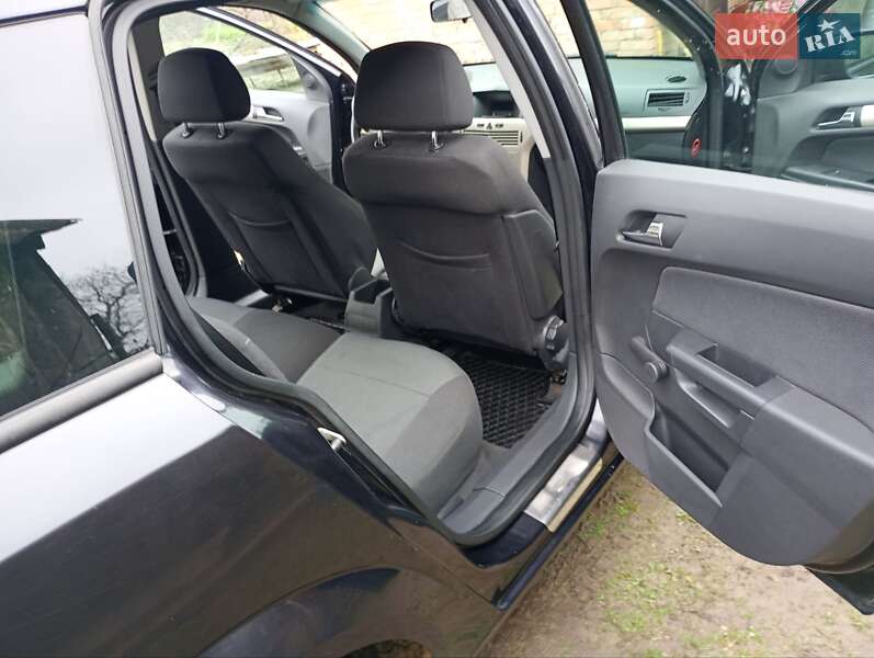 Универсал Opel Astra 2007 в Новой Ушице