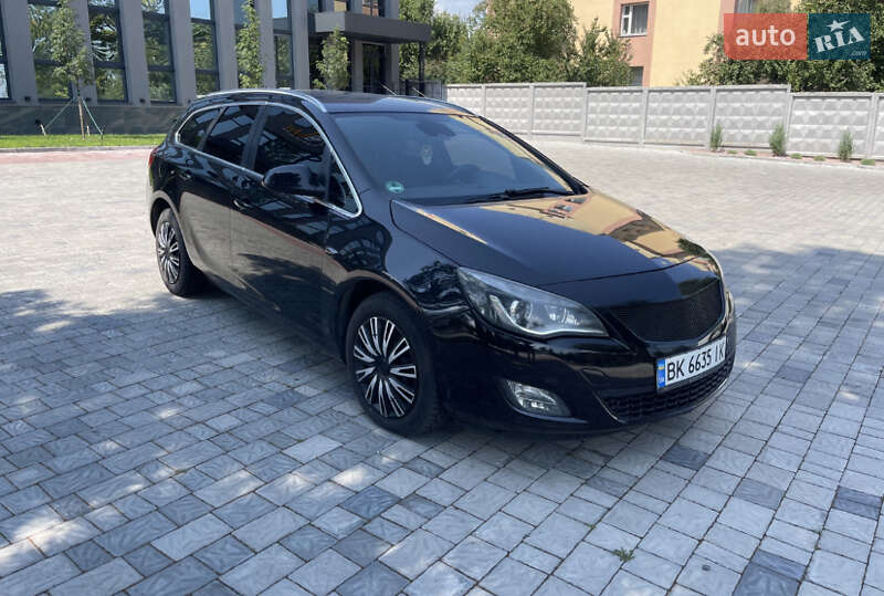 Opel Astra 2011 Opel Astra 2011