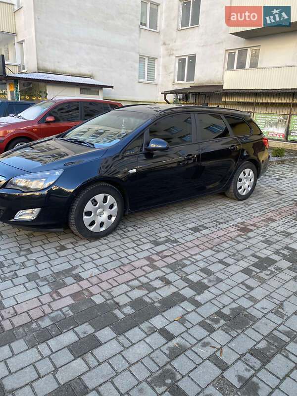 Універсал Opel Astra 2012 в Тернополі