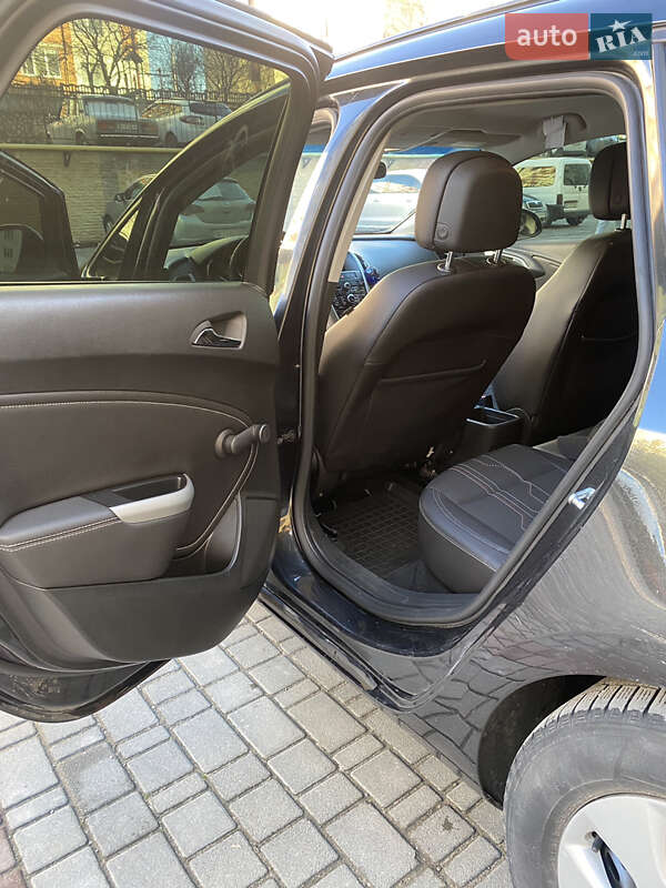 Універсал Opel Astra 2012 в Тернополі