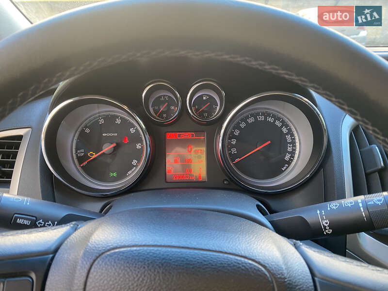 Універсал Opel Astra 2012 в Тернополі