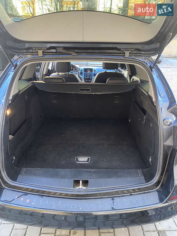 Універсал Opel Astra 2012 в Тернополі