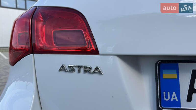 Универсал Opel Astra 2014 в Ивано-Франковске