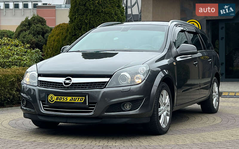 Універсал Opel Astra 2010 в Львові