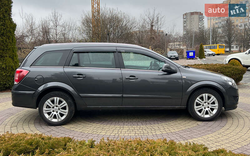Універсал Opel Astra 2010 в Львові