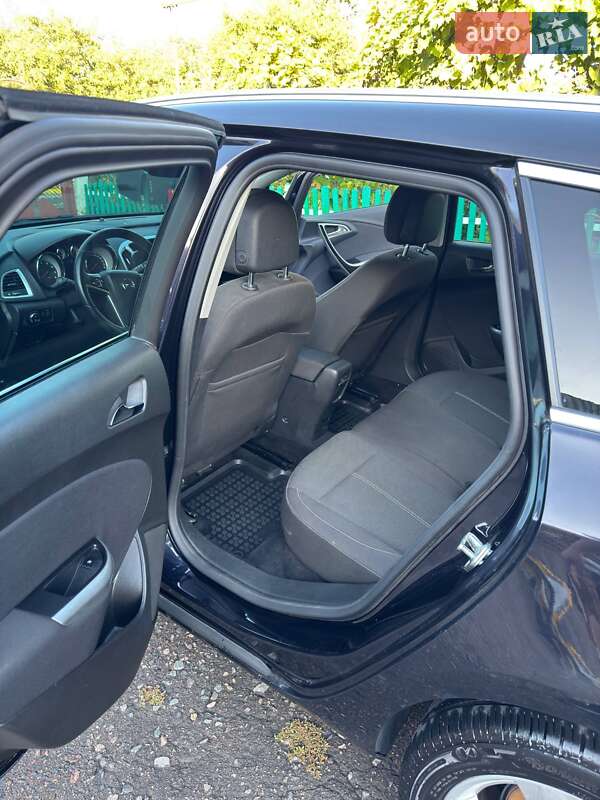 Универсал Opel Astra 2011 в Ровно