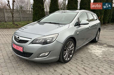 Универсал Opel Astra 2012 в Городке