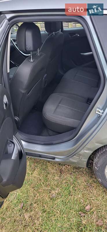 Універсал Opel Astra 2011 в Луцьку