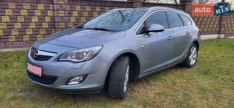 Універсал Opel Astra 2011 в Луцьку