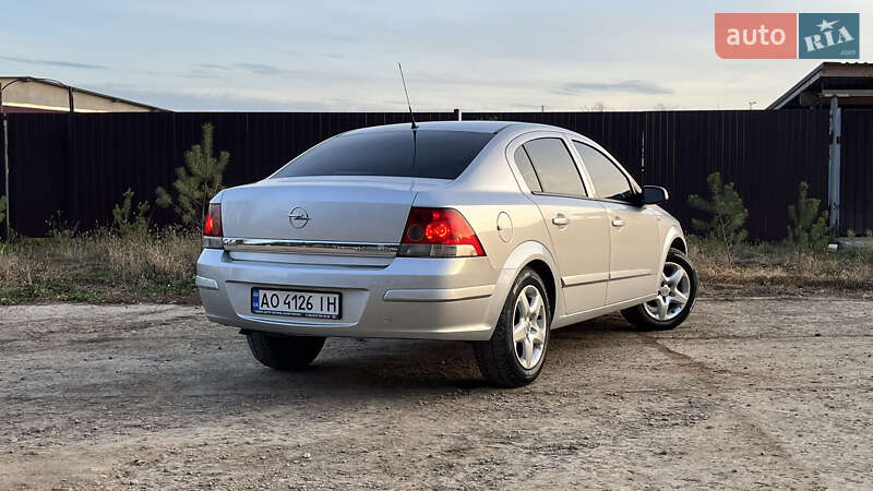 Седан Opel Astra 2008 в Ужгороде