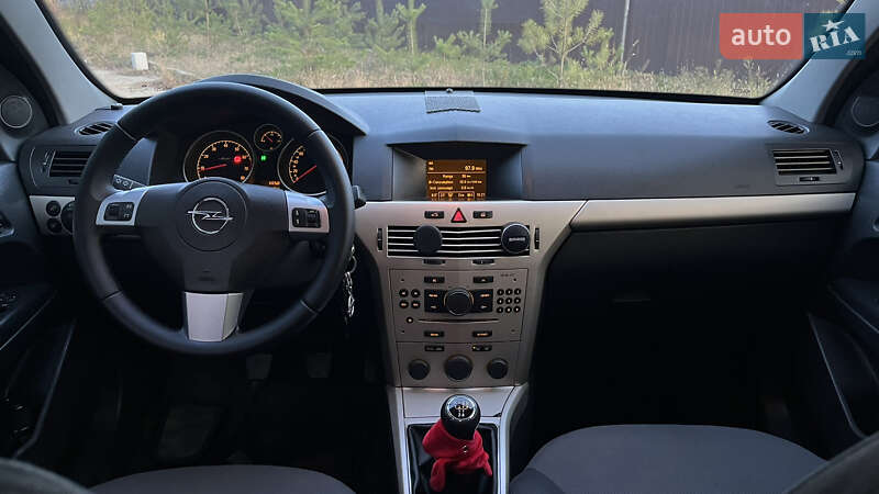 Седан Opel Astra 2008 в Ужгороде