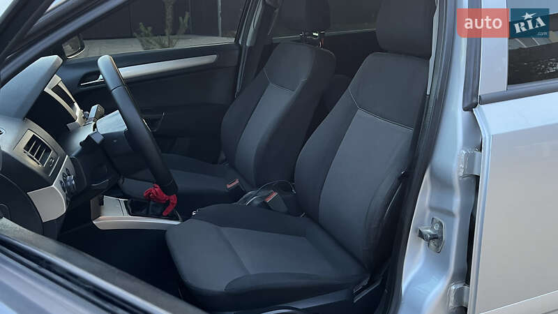 Седан Opel Astra 2008 в Ужгороде