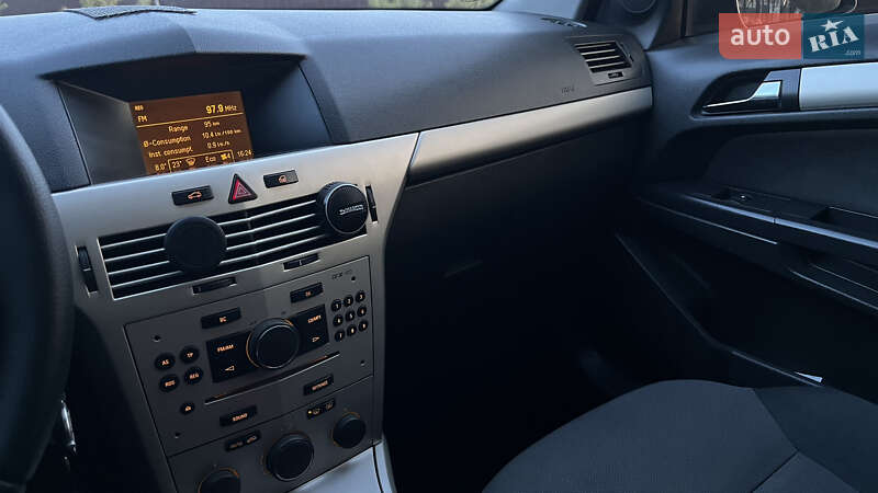 Седан Opel Astra 2008 в Ужгороде