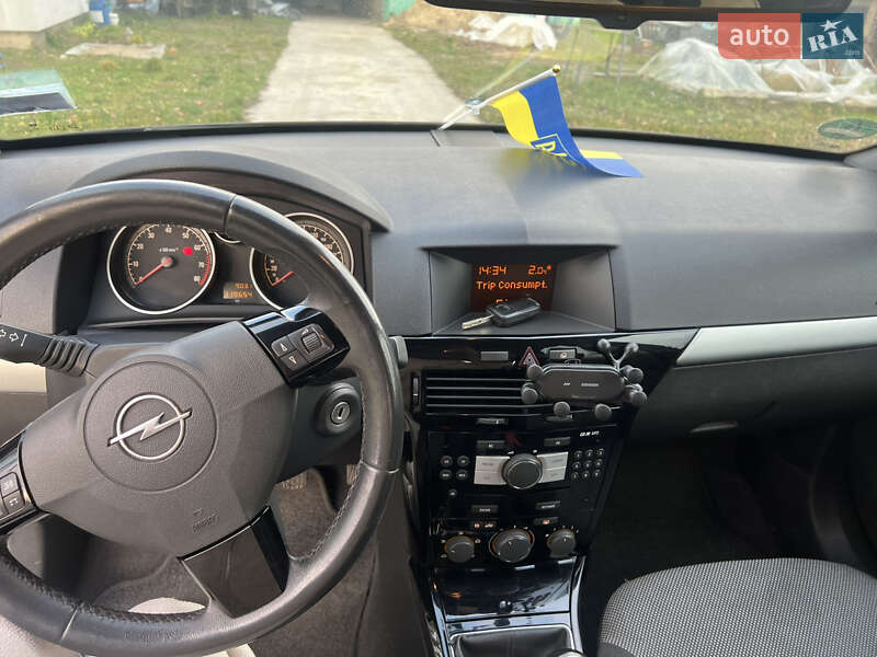 Универсал Opel Astra 2010 в Луцке