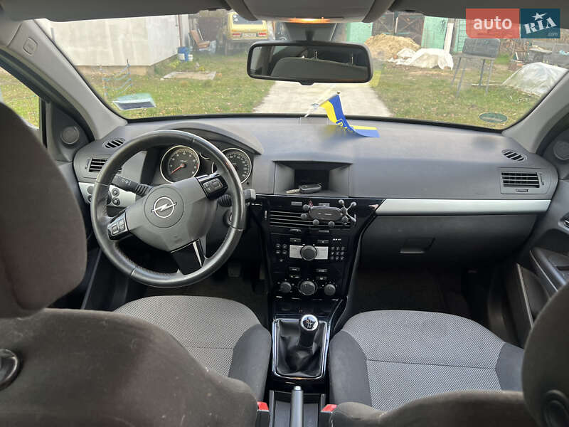 Универсал Opel Astra 2010 в Луцке