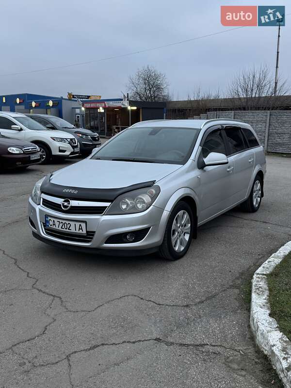 Opel Astra 2010 Opel Astra 2010