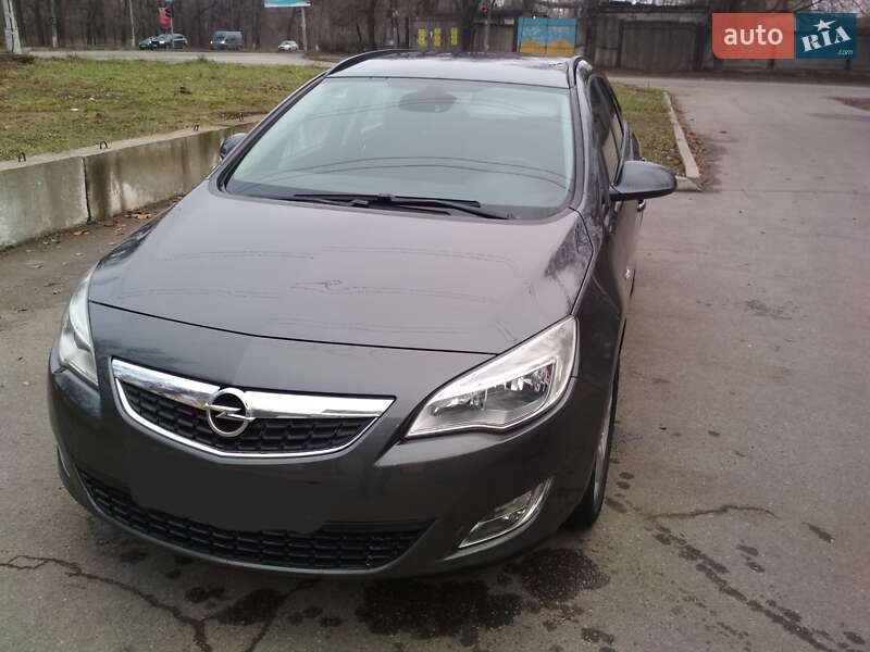 Универсал Opel Astra 2011 в Запорожье