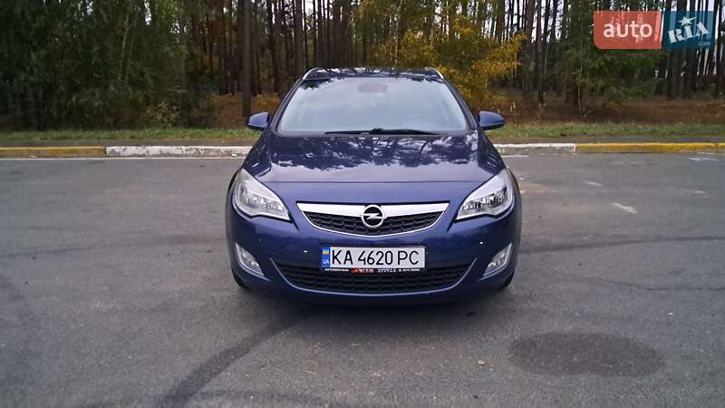 Универсал Opel Astra 2012 в Ирпене