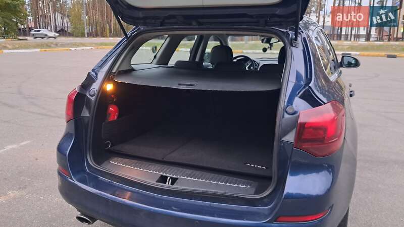 Универсал Opel Astra 2012 в Ирпене